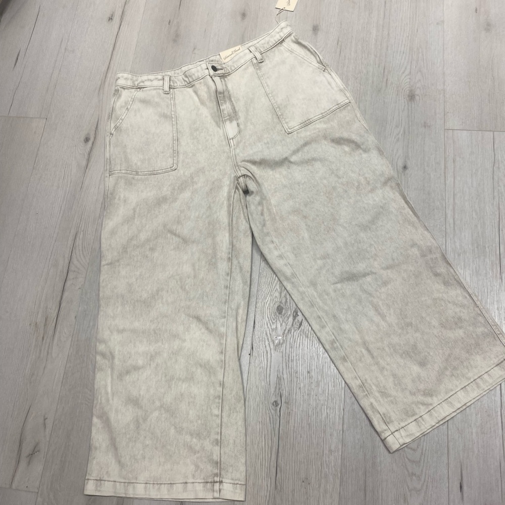 Universal Thread Wide Leg Cropped Jeans in Light Stone
